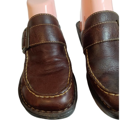 Born B.O.C. Brown Wedge slip on shoes closed toe buckle Women size 9M - Picture 2 of 9